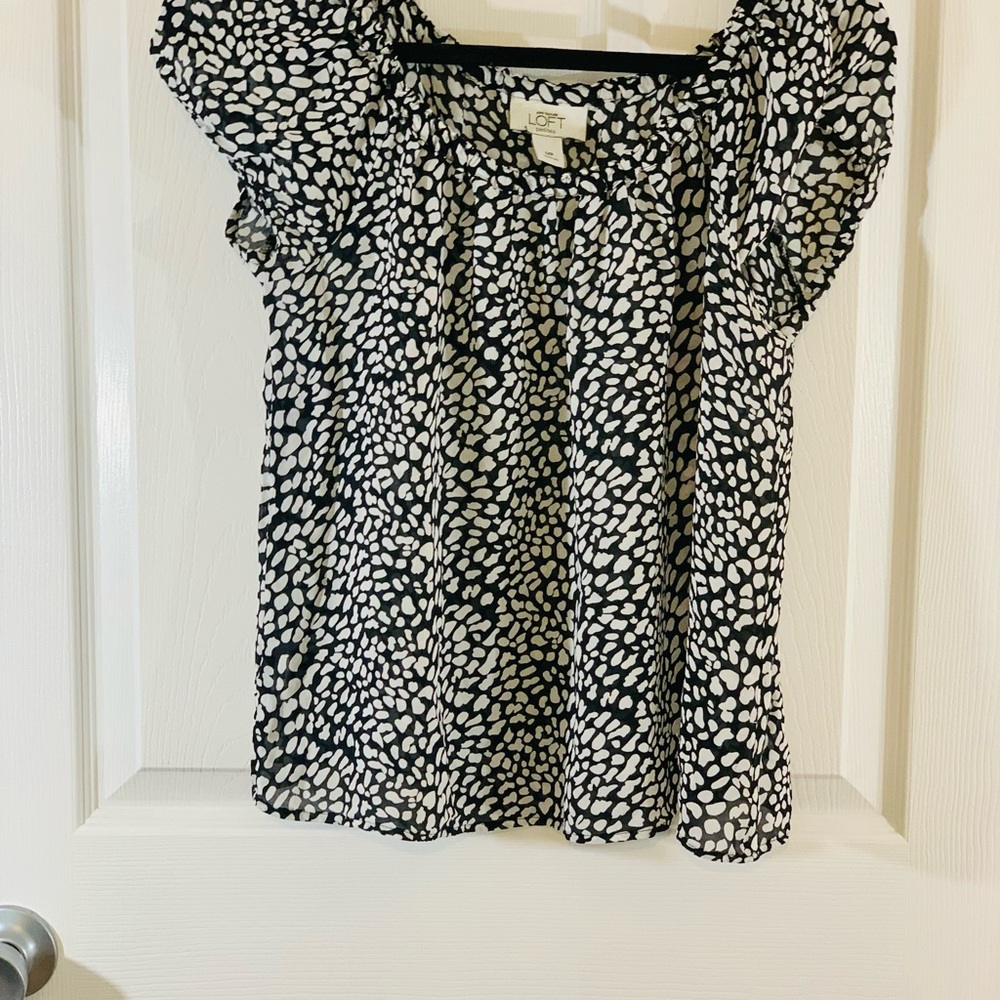 Ann Taylor Loft Petites Ruffled Cap Sleeve Black and White Blouse Sz PM